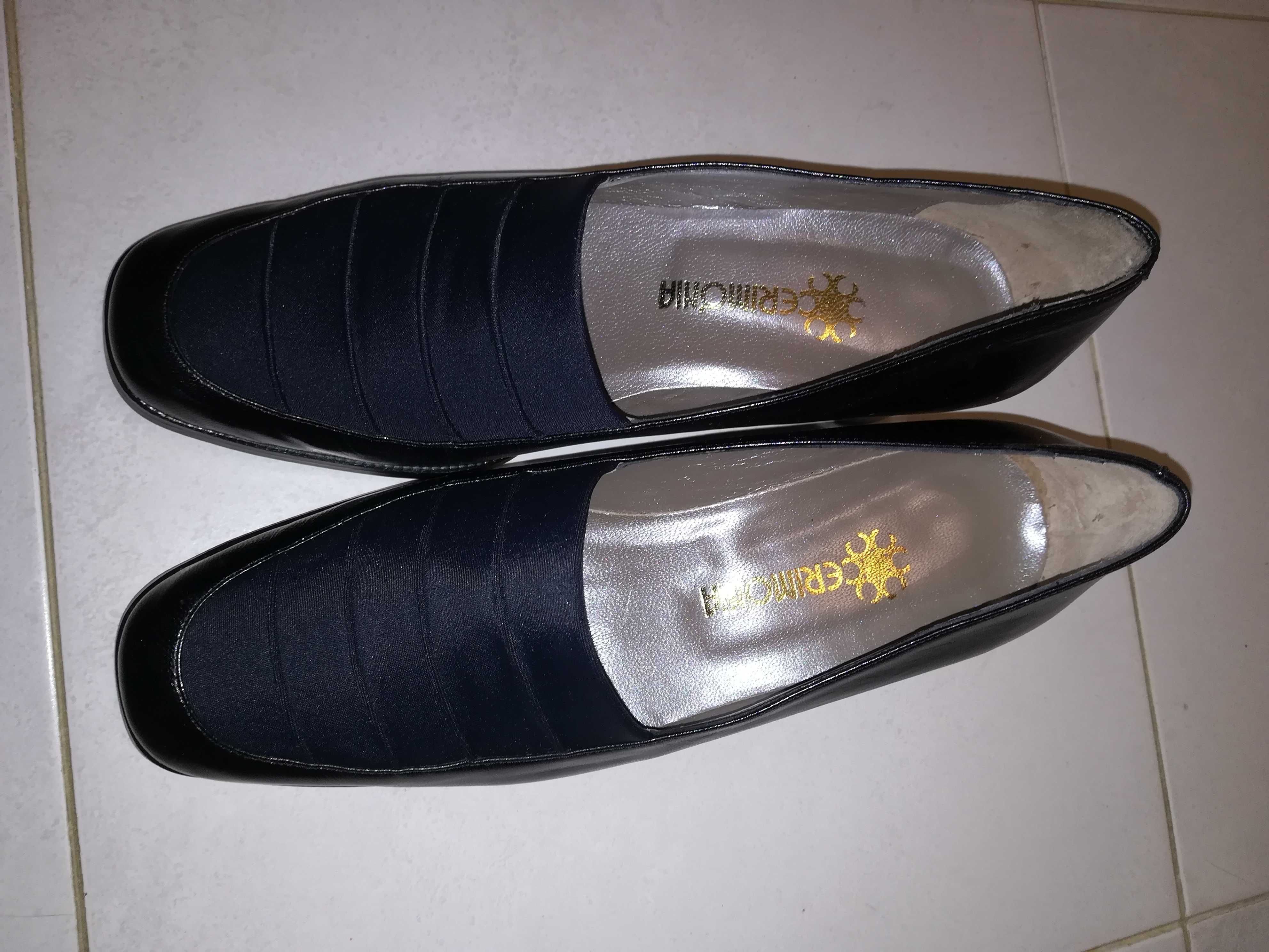 Sapatos de cerimónia usados uma vez. Pretos número 37.