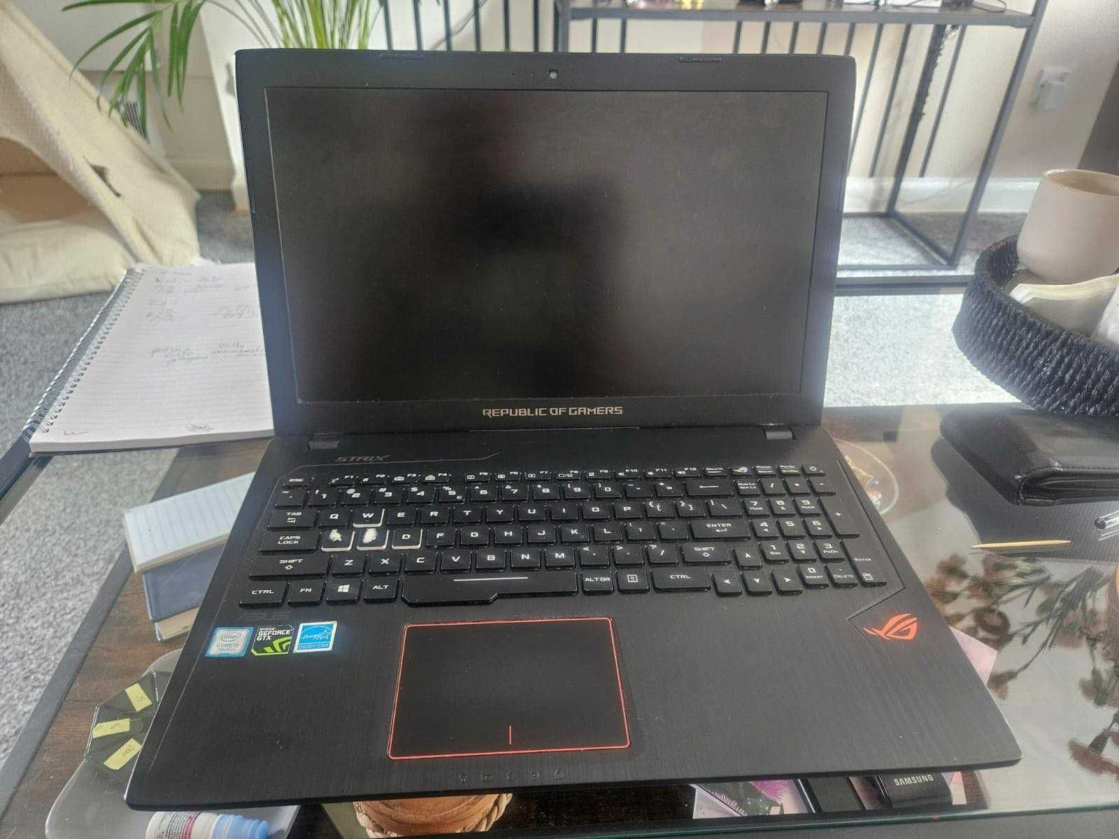 Laptop ASUS ROG Strix GL553