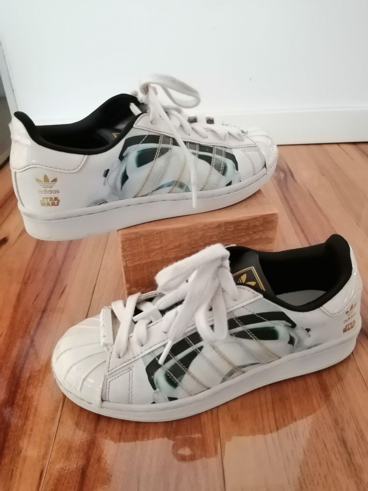 Białe buty sportowe adidas Superstar Star Wars, roz36i 2/3