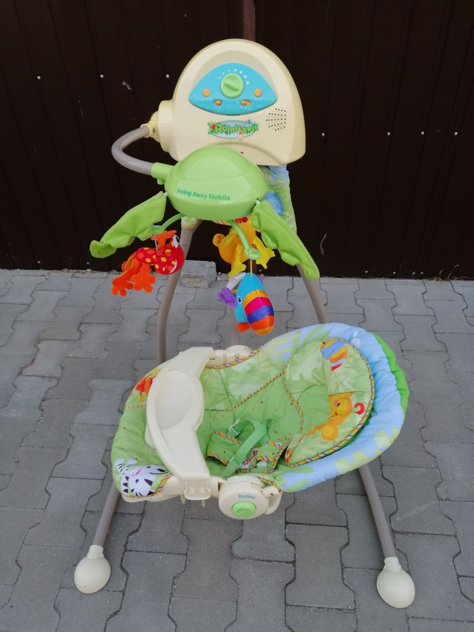 Sprzedam huśtawkę firmy fisher price 
Fisher Price
Kołysze się przód t