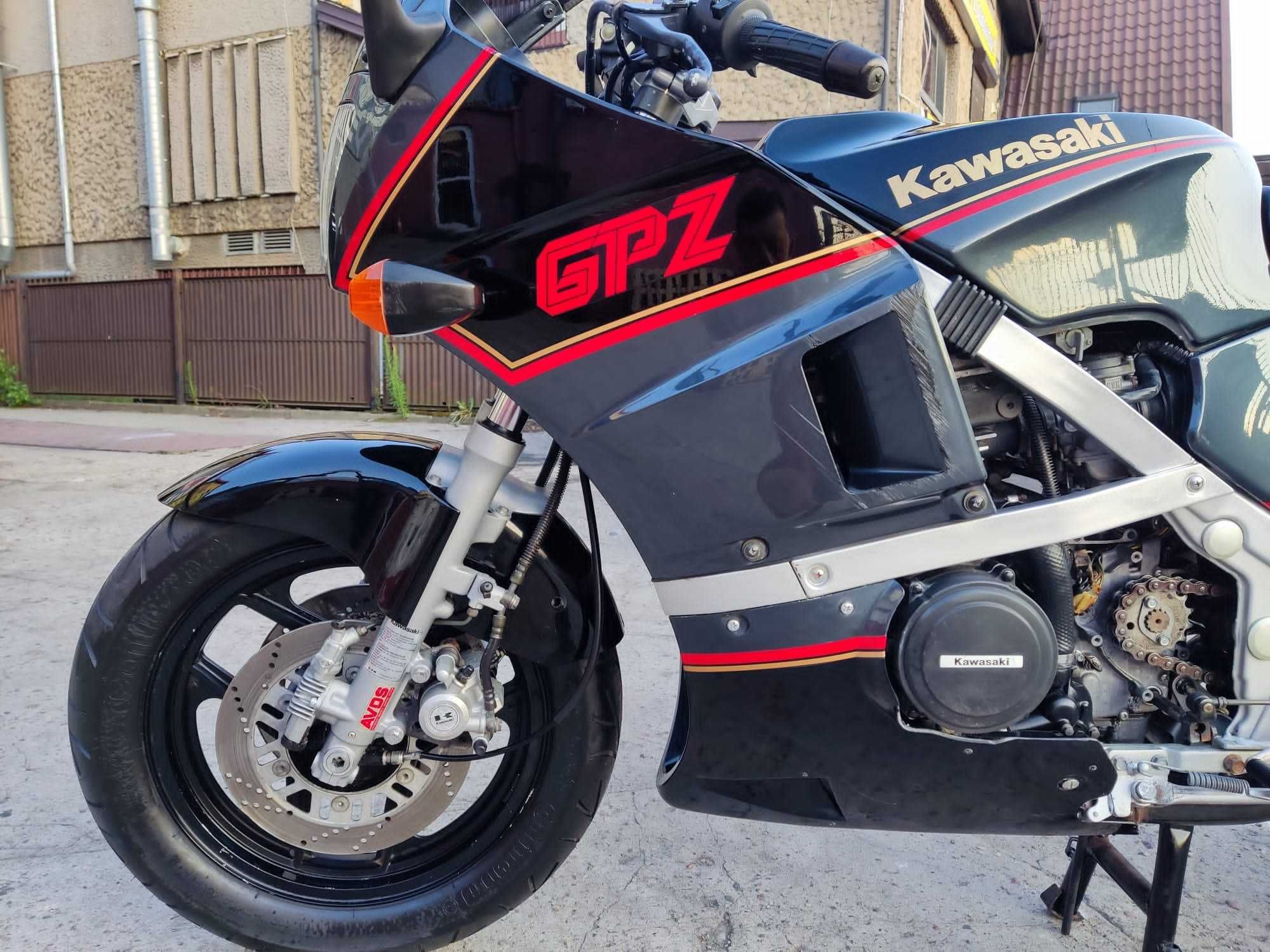 Kawasaki GPZ 600R TOP GUN