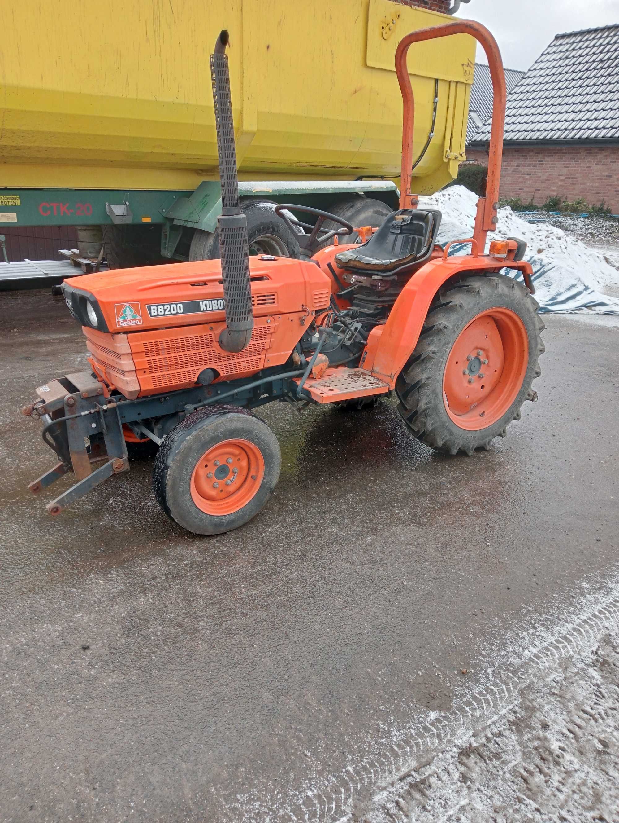 Kubota b 8200 4x4 traktorek ogrodniczy