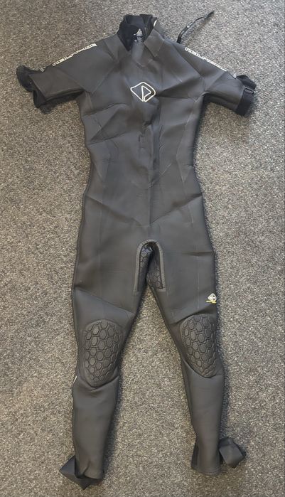 Pianka neoprenowa na chlodniejsze wody L