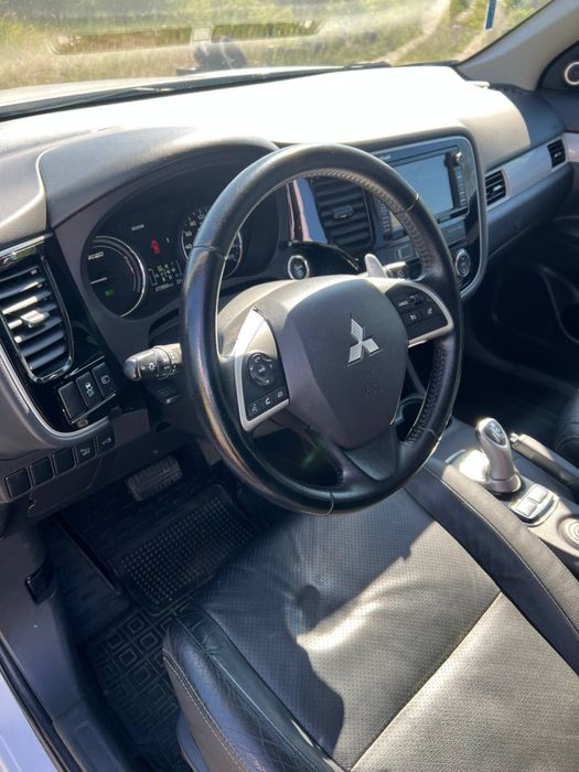Продам  Mitsubishi Outlander PHEV