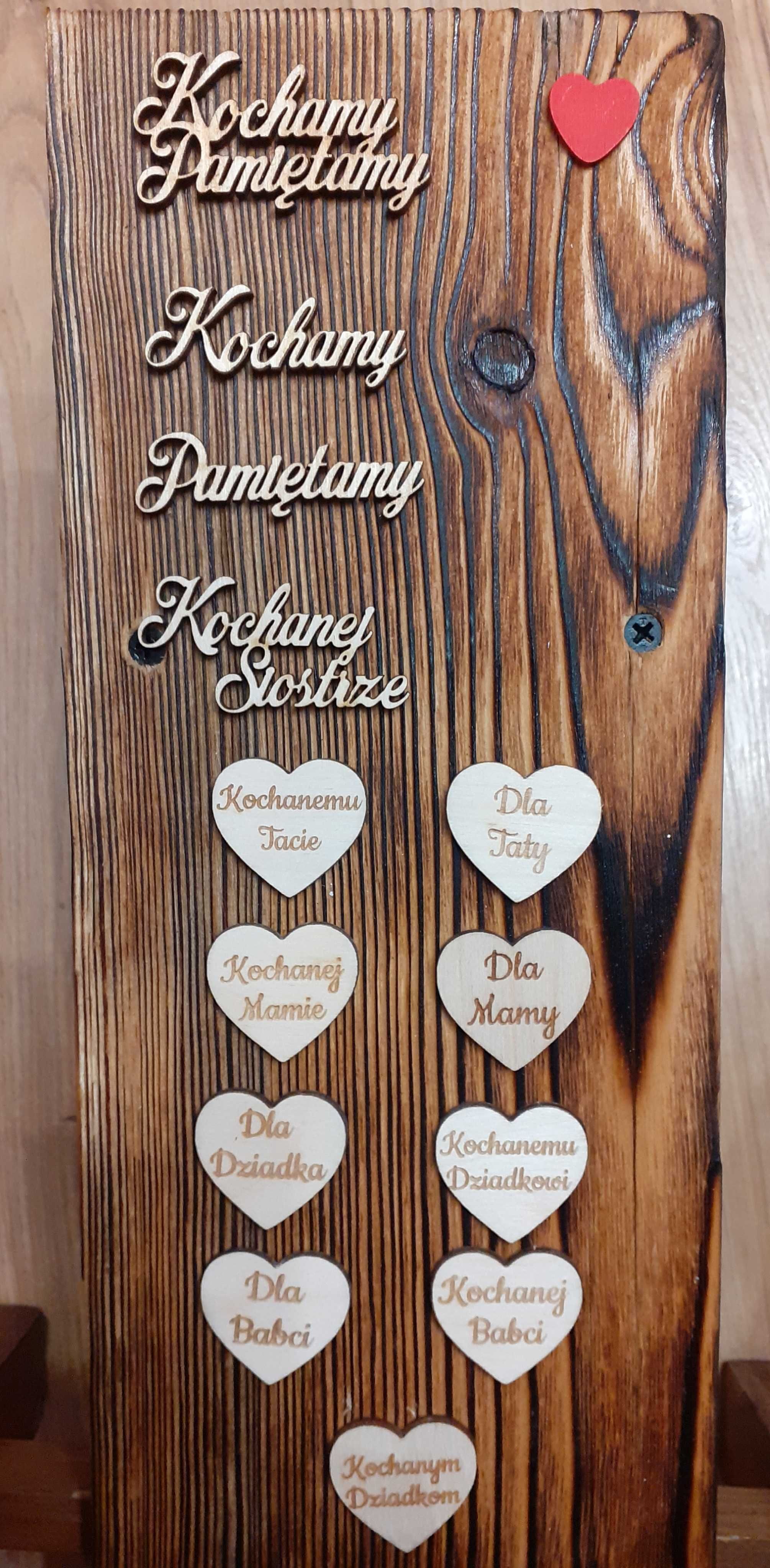 Serce stroik grób na drewnianej podstawie