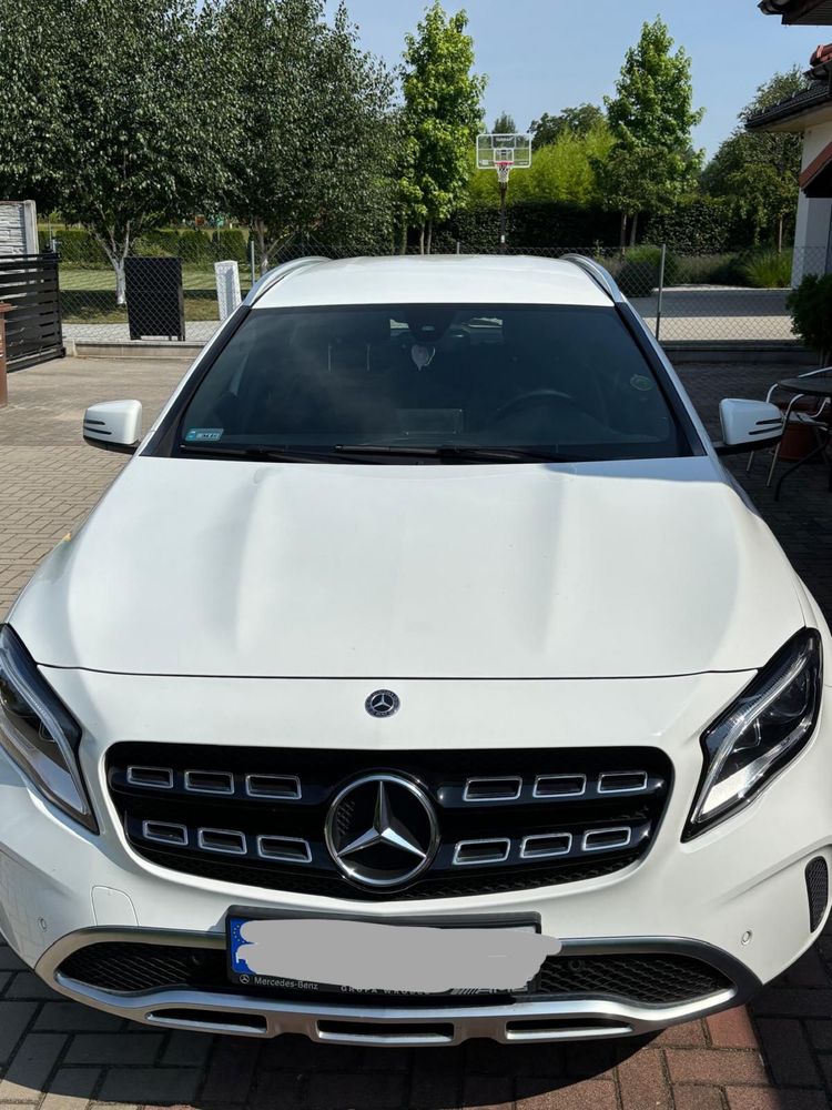 Mercedes Benz GLA 180 bialy