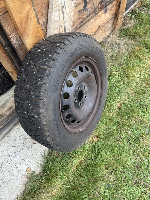 Продам резуну разом з дисками до віто 639 зима