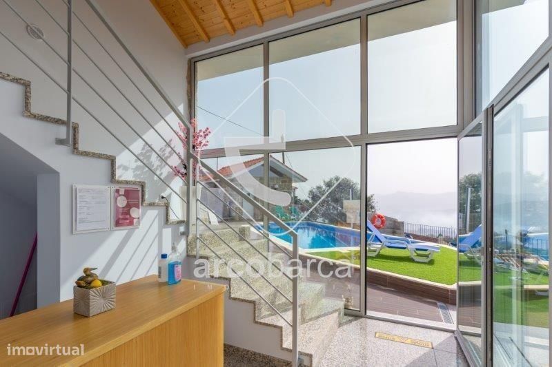 Aldeamento turístico composto por T2+T1+T0 e piscina - Padreiro Sta Cr