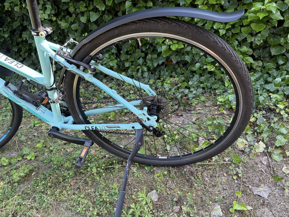 Kellys Clea 10 z napedem SHIMANO ALTUS 3x9