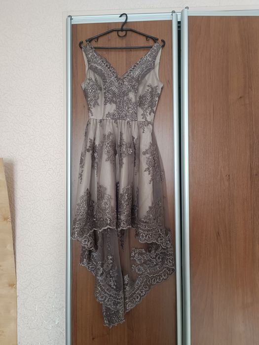 Платье вечернее с вышивкой кофейного цвета