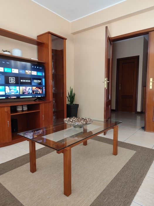 Móvel para TV mais mesa de centro