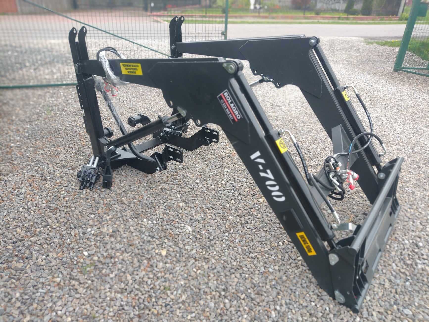 Ładowacz Czołowy Firmy ROLAGRO model V-700  dostawa do domu