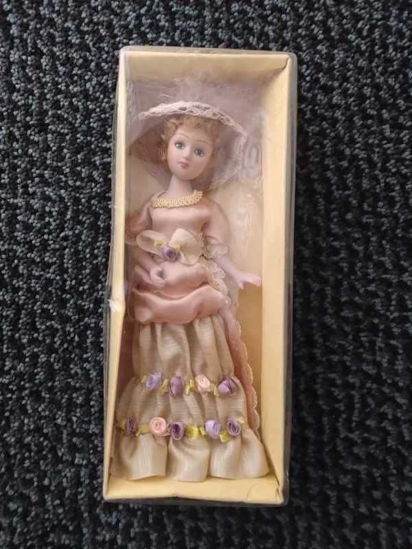 Zestaw lalek porcelanowych kolekcjonerskie