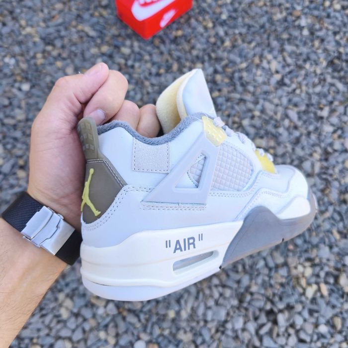 Кросівки зимові Nike Air Jordan 4 з хутром світло-сірі акція