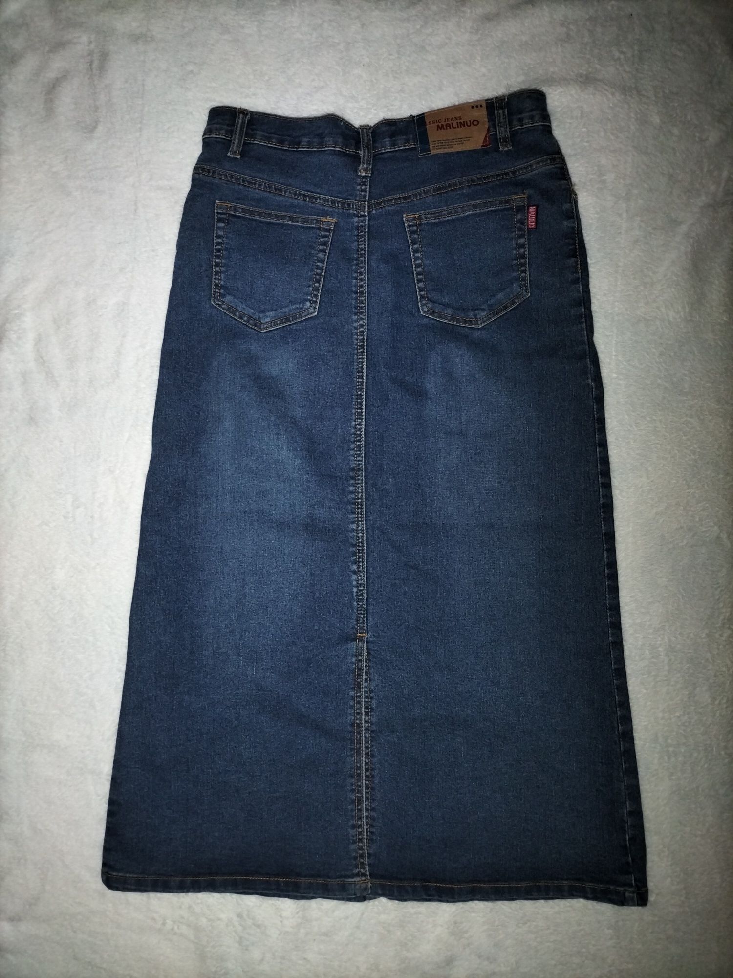 Saia azul escura da marca Malinuo Jeans