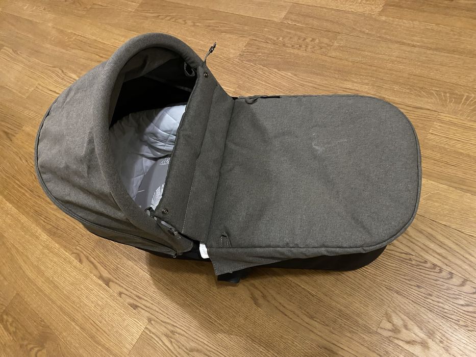 Gondola dziecięca Baby Jogger Deluxe Pram
