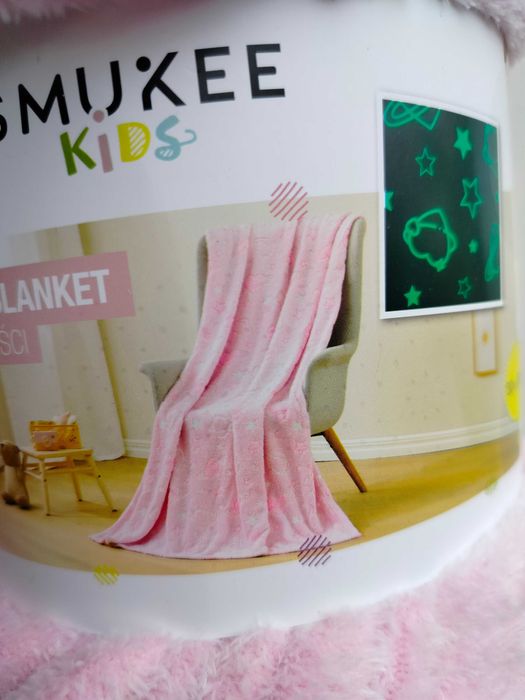 Koc Smukee 130x170 dekoracyjny świecący w ciemności różowy gwiazdki