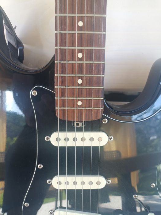 Продам електрогітару