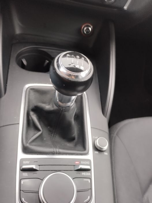 Vendo Audi A3 1.6 TDI sportback  nacional km 16438 km reais