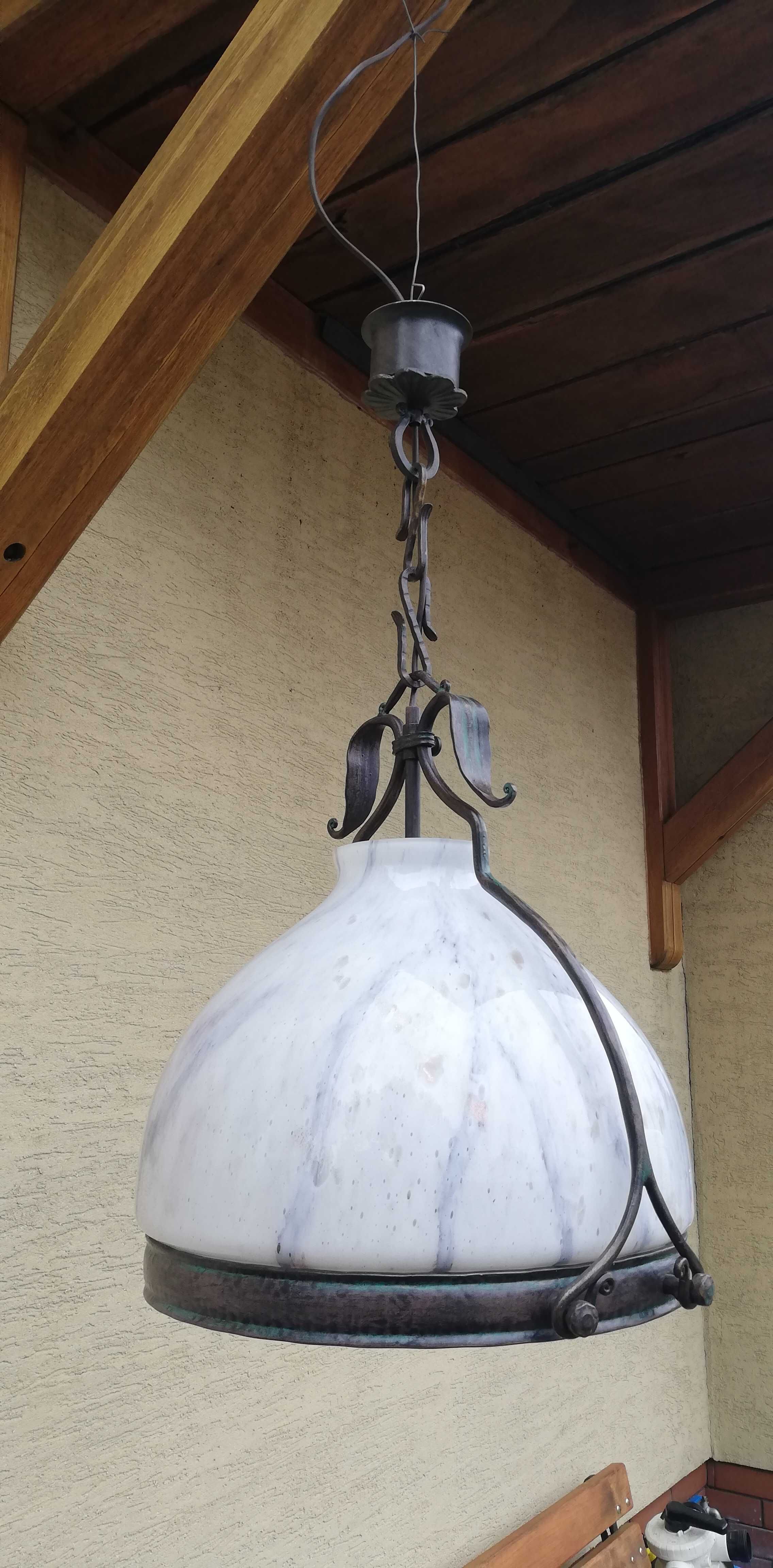 lampa wisząca duża szklana metaloplastyka metal oryginalna naftowa