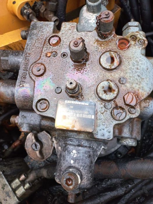 Екскаватор Liebherr 914 А, або окремо деталі