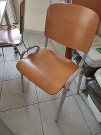 Wygodne, bardzo praktyczne krzesło metalowe z drewnianym siedziskiem