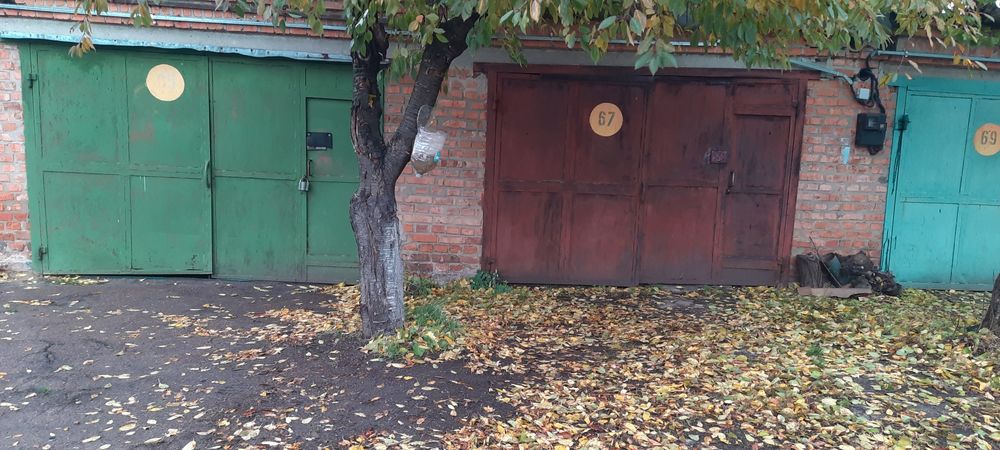 Продам два гаража рядом