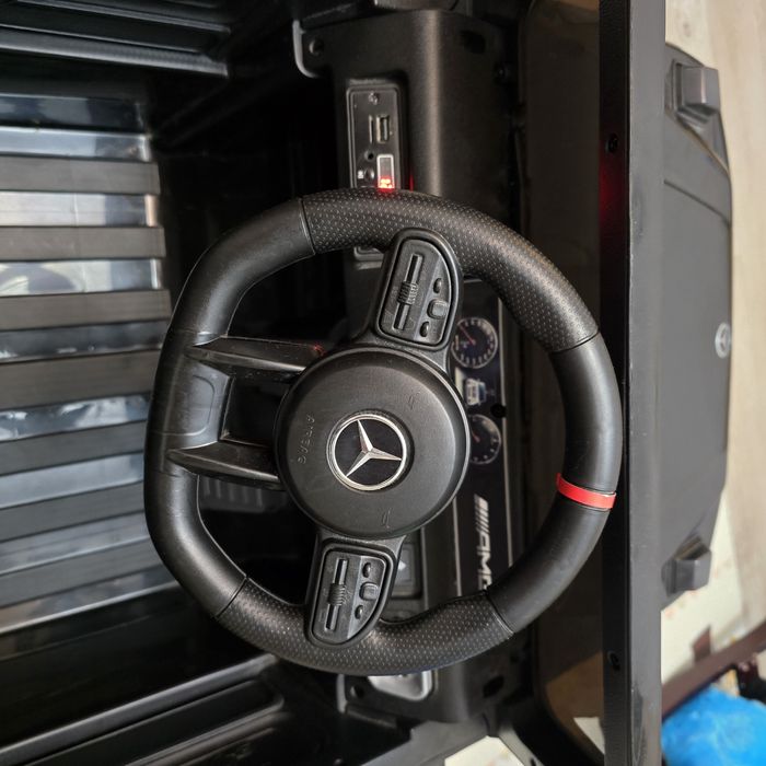 Samochód na akumulator 4x4 Mercedes