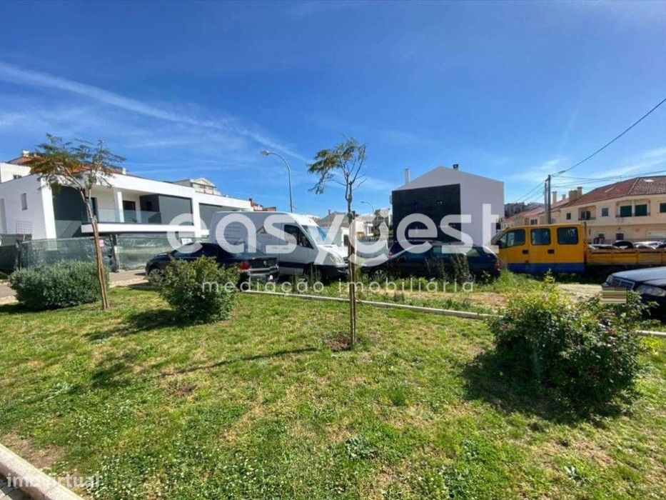 Terreno em Casal de Cambra perto do Centro para construção.