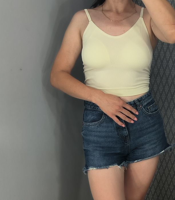 Топ молочний колір