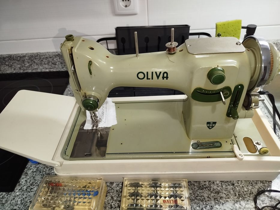 Máquina de costura oliva cl50 com mala de transporte