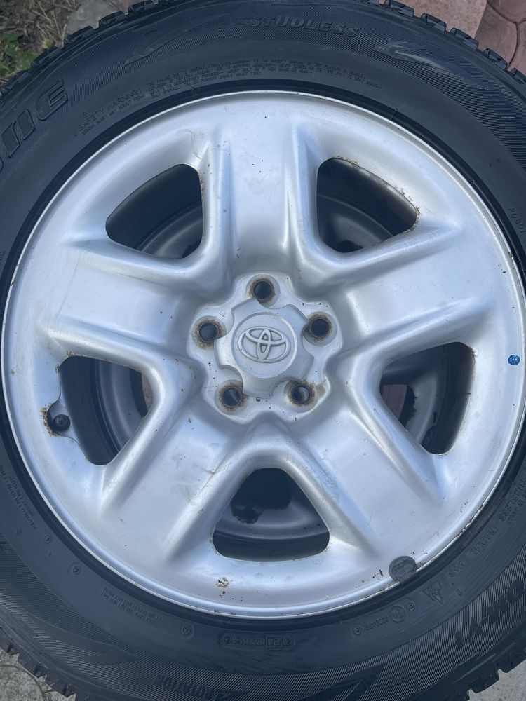 Диски оригинальные 17’’ Toyota Rav4 с резиной