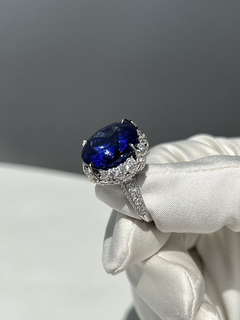 Коктельное кольцо Танзанит 15,96 ct./Бриллианты2,48 ct.