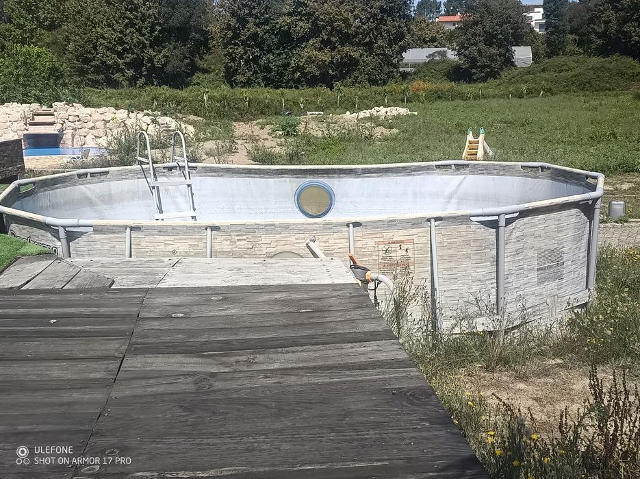 Piscina com 4,70 de comprimento, 2,80 de largura e 1 metro de profundi