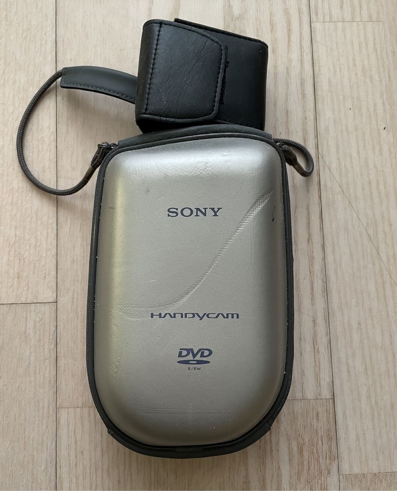 DVD камера Sony Handicam DCR-DVD403E