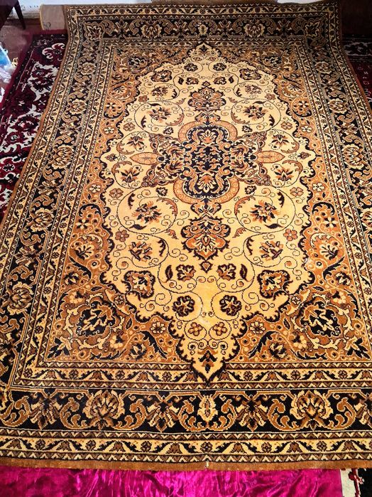 Килим Боснія та Герцеговина шерстяний натуральний та інше