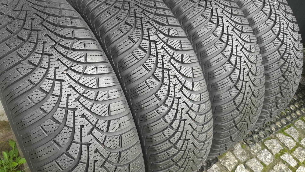 komplet opon zimowych marki Goodyear 205/60/16