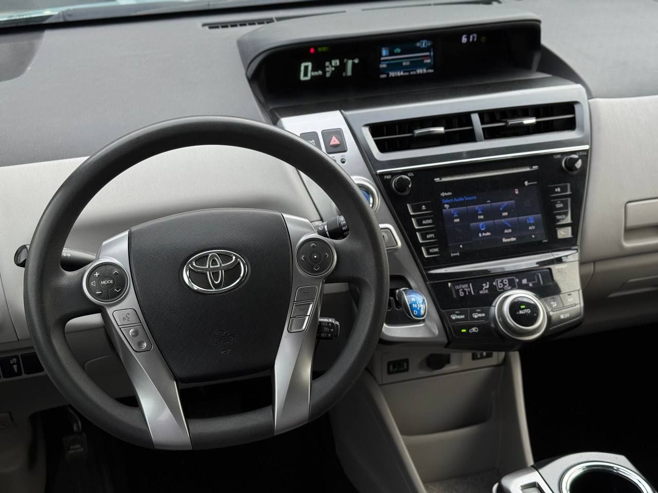 Toyota Prius V 2016 року, 1.8 гібрид, автомат, передній привід, 113т.к