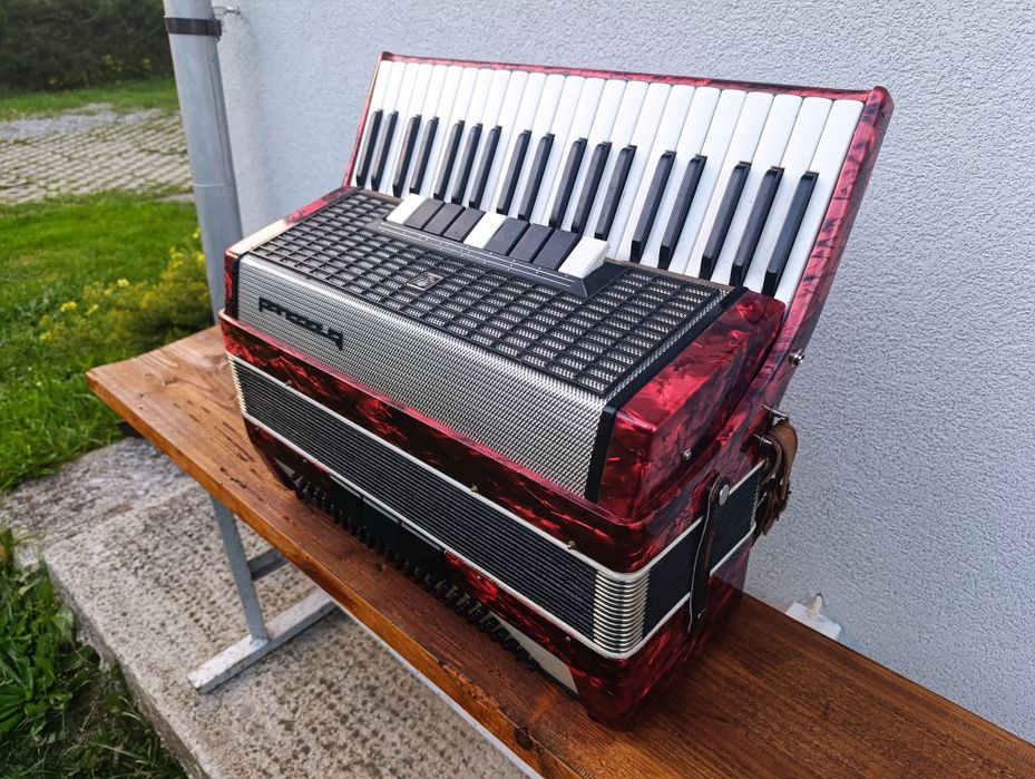 Akordeon 120 basów 4 chóry