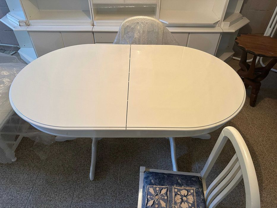 Mesa de Jantar Branca Extensivel e 6 cadeiras