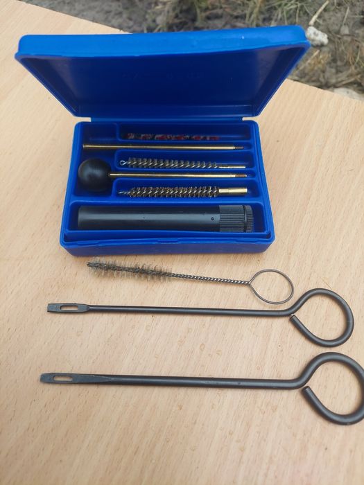 Набор для чистки пистолета и две протирки(шомпола)