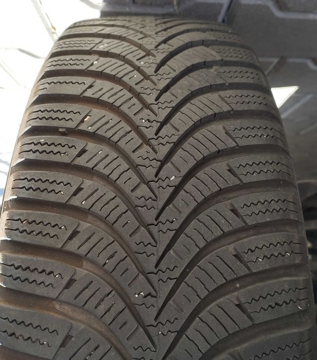 15 cali 4 x 100 oryginalne stalówki z oponami zimowymi 185 / 65 R15