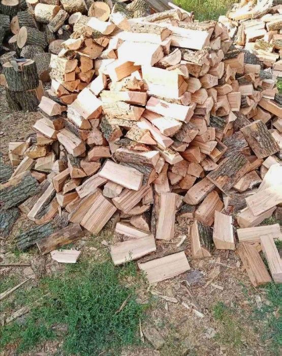 Дрова дуб,акация уложенные
