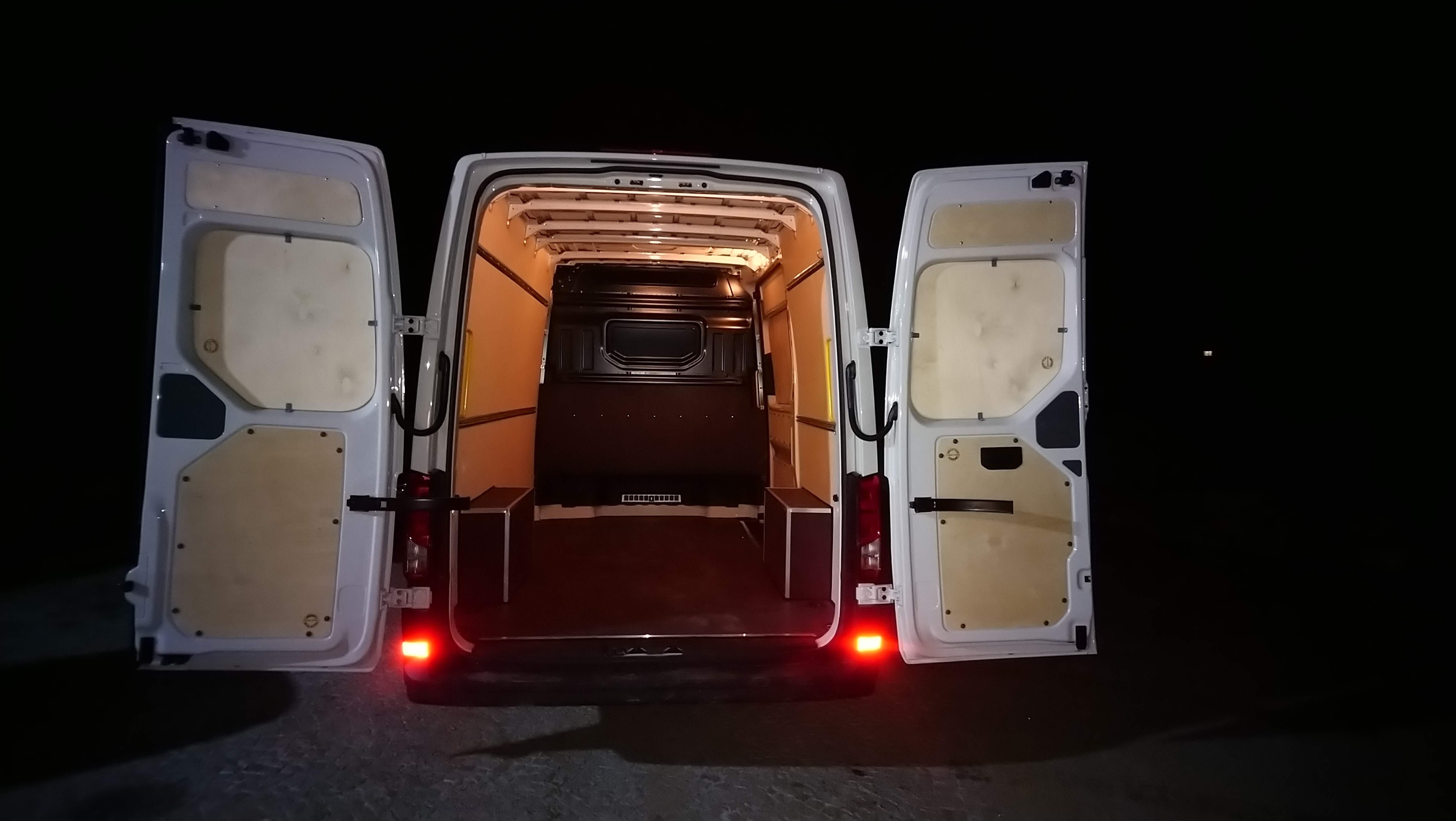 Zabudowa Samochodu Dostawczego Volkswagen Crafter L3H2  KNAUTECH