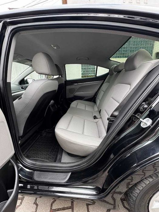 Hyundai Elantra 2.0 AT 2016 газ/бензин, автомат — без вкладень