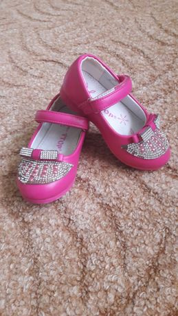 Розовые туфли для девочки 1,5-2 года