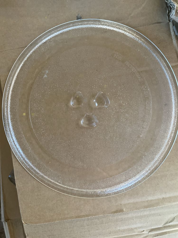 Nowy  talerz do mikrofali z trojkami 24,5 cm