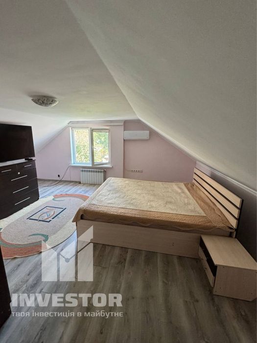 Продається 1/2 будинку в парковій зоні міста