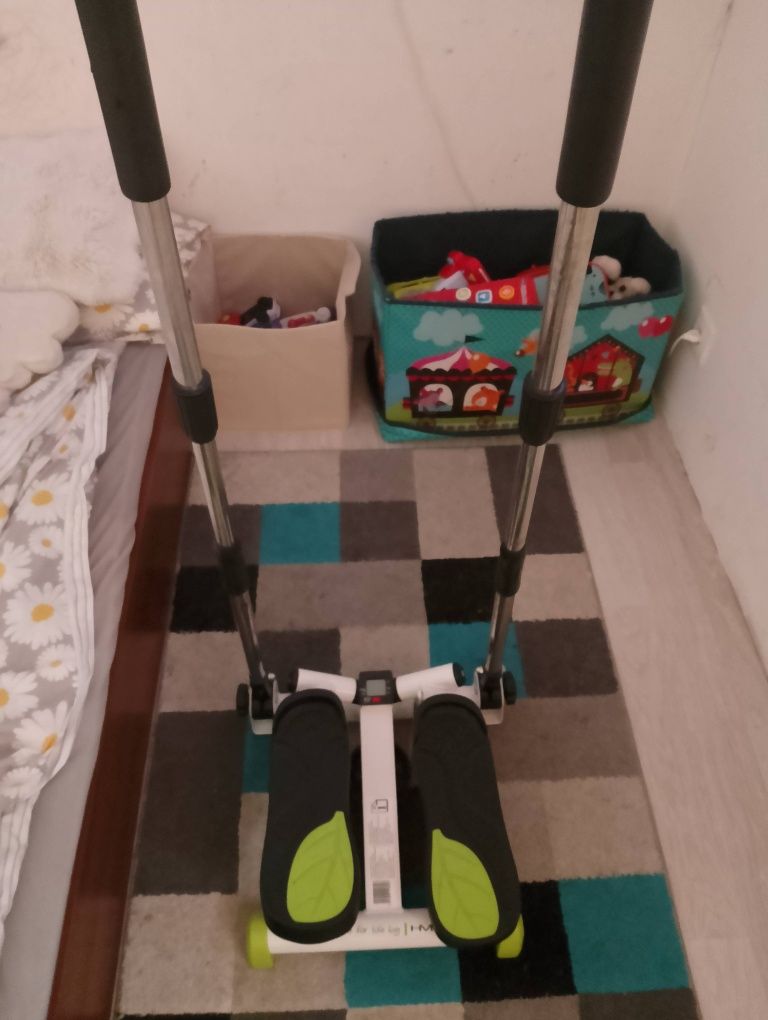 Steper z ruchomymi rączkami