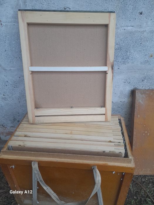 Продам ящики дадана вместе с рамками.